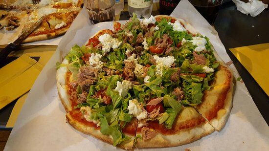 Pizza Al Volo Di Tirelli